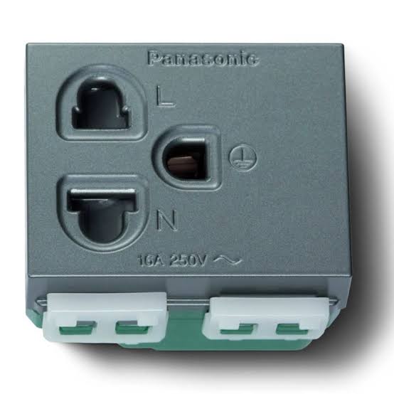 Pana - Ổ cắm đơn có màn che và dây nối đất 250VAC - 16A màu đen