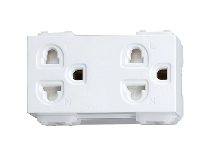 Pana - Ổ cắm đôi có màn che và dây nối đất 250VAC - 16A màu trắng